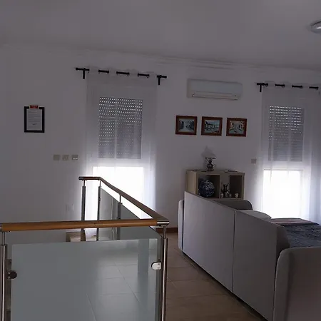 Triangle Lisbon-sintra-cascais -apartment With Easy Access & Parking